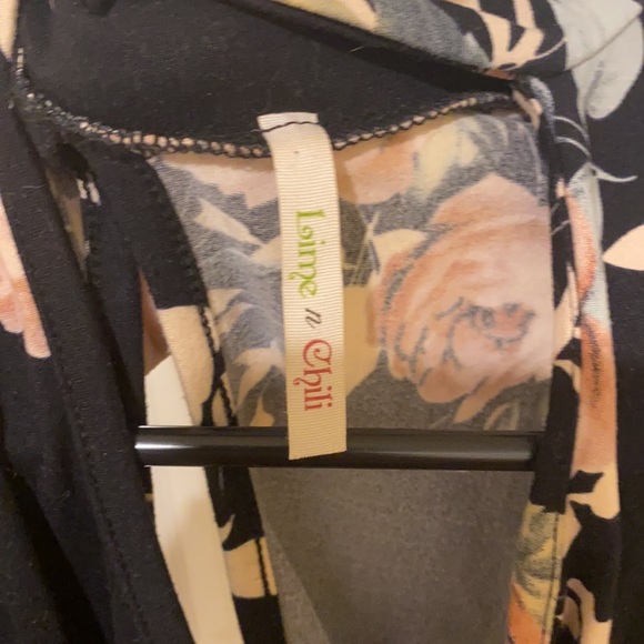 Lime n chill brand. Blouse. Size large. Multi colored - Picture 4 of 4